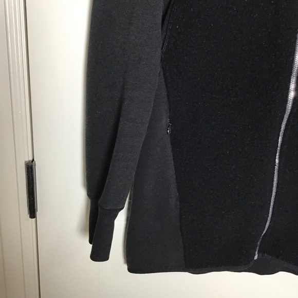 Lululemon Stand Out Sherpa Jacket in Black Size 4. - Picture 5 of 13